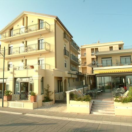 Hotel Bridge Bellaria-Igea Marina Exteriör bild